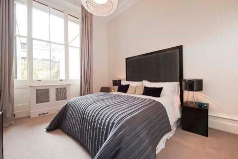 2 bedroom flat to rent, Cadogan Square, Knightsbridge, London