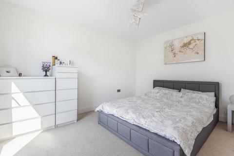 2 bedroom apartment to rent, Parkway,  Berkshire,  RG14