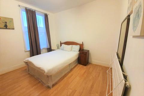 4 bedroom house share to rent - High Street North, East Ham, E6