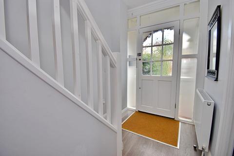 4 bedroom semi-detached house to rent, The Avenue , Highams Park, London. E4 9RD