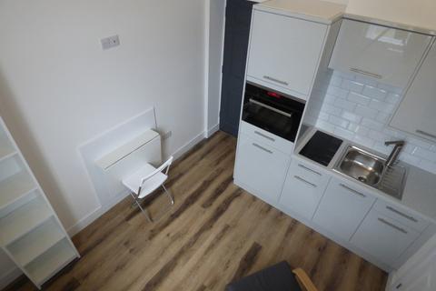 Studio to rent, Victoria Road, Swindon SN1