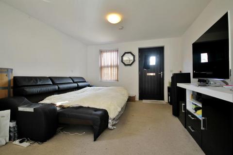 Studio to rent, Blacksmiths Court, 567 Bath Road, West Drayton, Middlesex, UB7