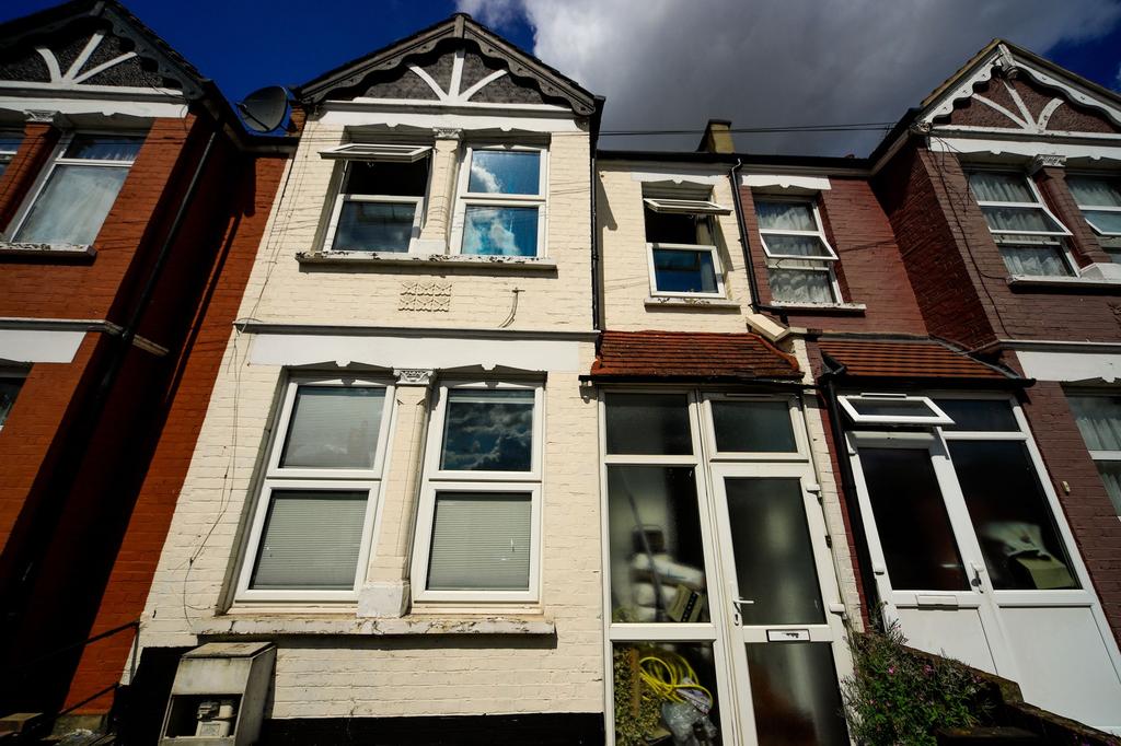 Perth Road, N22 3 bed terraced house £799,995