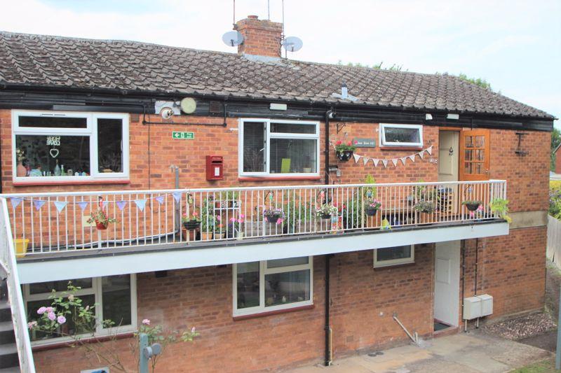Meadow Road, Alcester 2 bed apartment £135,000