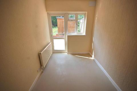 5 bedroom semi-detached house to rent, ST ANDREWS AVENUE