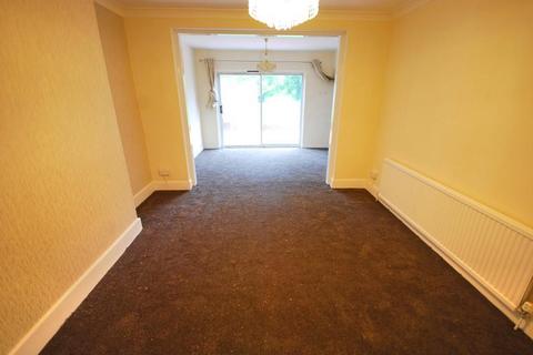5 bedroom semi-detached house to rent, ST ANDREWS AVENUE