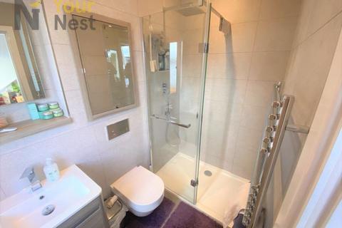 4 bedroom terraced house to rent, Ash Road, Headingley, LS6 3JJ EN-SUITE BATHROOMS