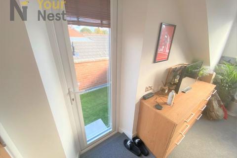 4 bedroom terraced house to rent, Ash Road, Headingley, LS6 3JJ EN-SUITE BATHROOMS