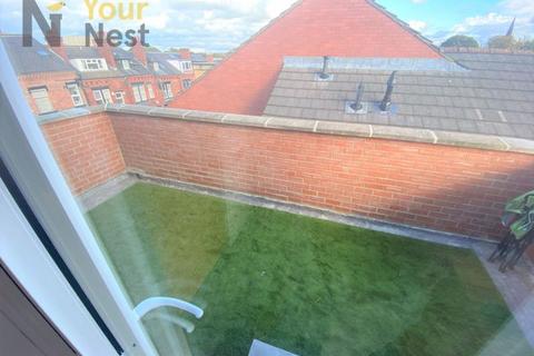 4 bedroom terraced house to rent, Ash Road, Headingley, LS6 3JJ EN-SUITE BATHROOMS