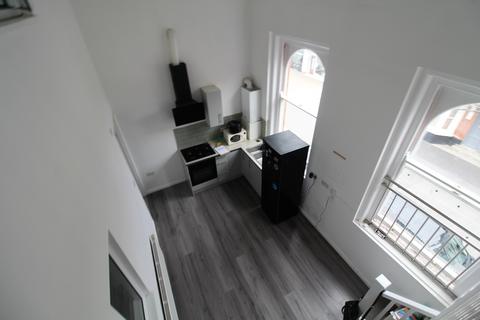 2 bedroom flat to rent, West Street, Swadlincote
