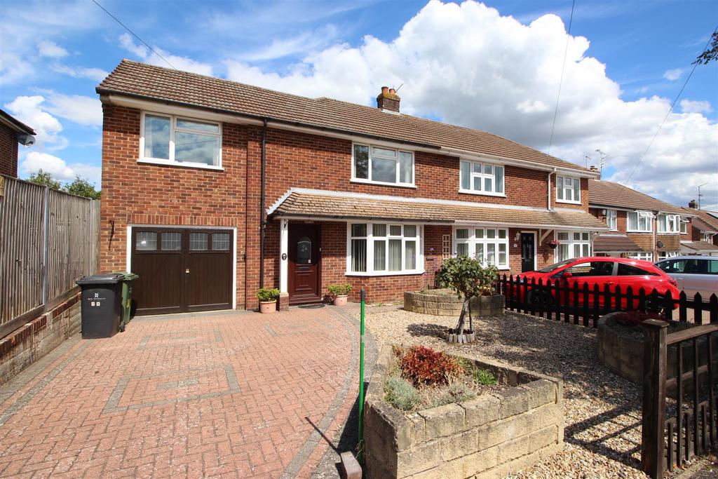 Longworth Avenue, Tilehurst, Reading 3 bed semidetached house £389,950