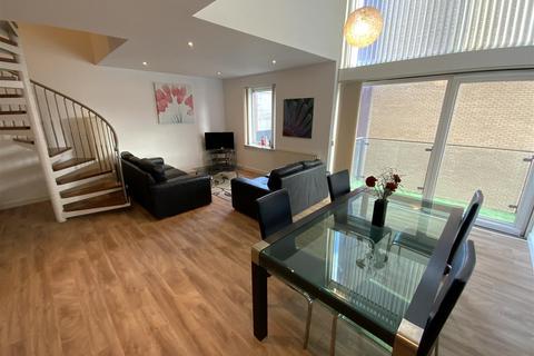 2 bedroom apartment to rent, Dunlop Street, Glasgow