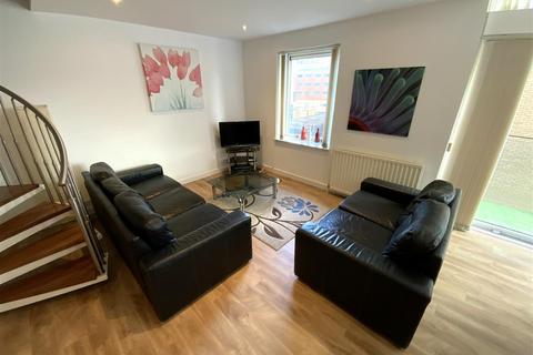 2 bedroom apartment to rent, Dunlop Street, Glasgow