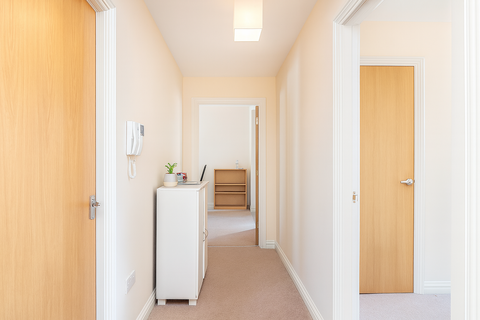 2 bedroom flat to rent, 39 Effra Parade, London, London