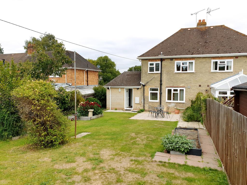 Pundle Green, Bartley SO40 2 bed semidetached house £1,095 pcm (£253 pw)