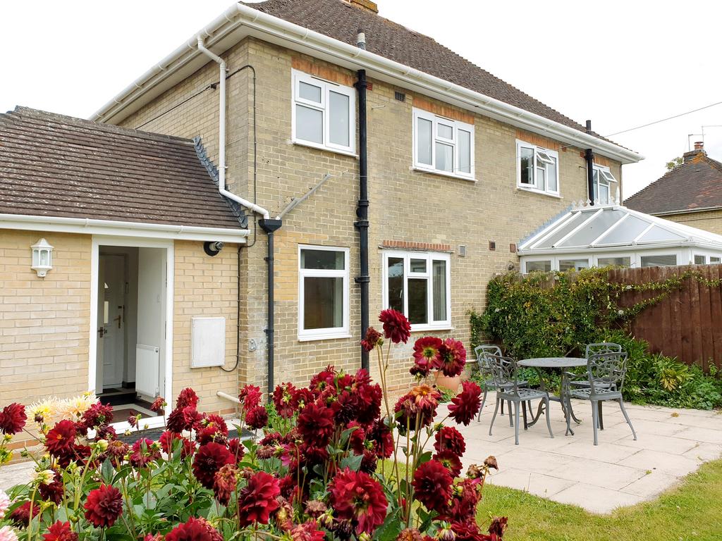 Pundle Green, Bartley SO40 2 bed semidetached house £1,295 pcm (£299 pw)