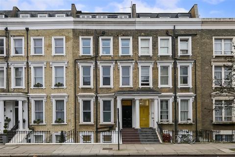 Studio to rent, Warwick Road, Earls Court, London