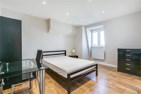 Studio to rent, Warwick Road, Earls Court, London