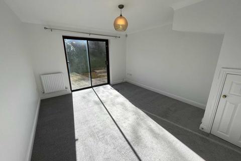 2 bedroom end of terrace house to rent, Insall Road, Chipping Norton