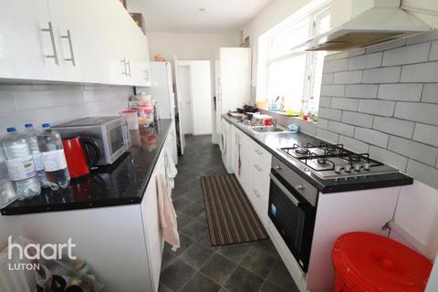 3 bedroom terraced house to rent, Norman Road, Luton