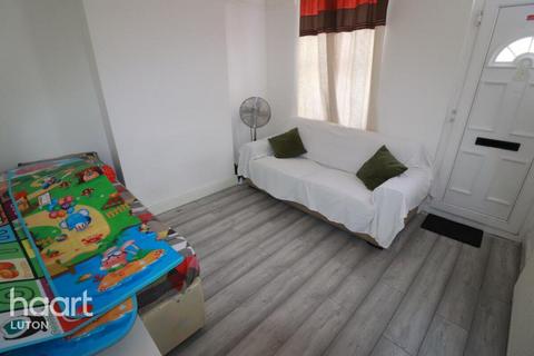 3 bedroom terraced house to rent, Norman Road, Luton