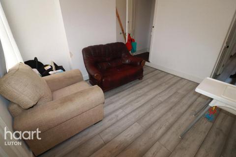 3 bedroom terraced house to rent, Norman Road, Luton