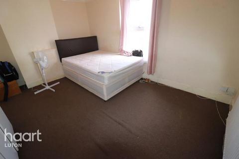 3 bedroom terraced house to rent, Norman Road, Luton