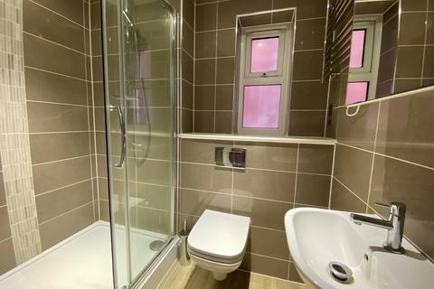 Studio to rent, High Road