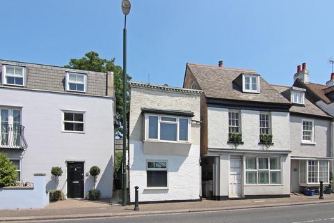 2 bedroom cottage to rent, Thames Street, Hampton