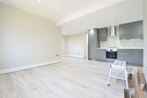 3 bedroom flat to rent, St Dunstans Avenue, Acton W3 6QL
