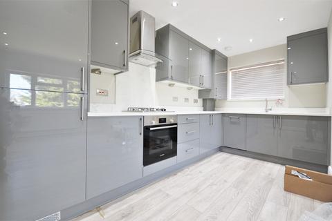 3 bedroom flat to rent, St Dunstans Avenue, Acton W3 6QL