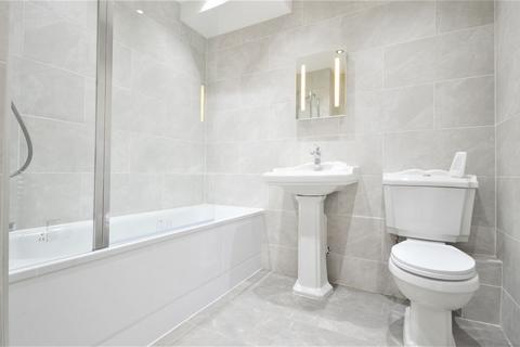 3 bedroom flat to rent, St Dunstans Avenue, Acton W3 6QL
