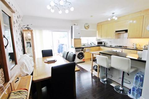 5 bedroom terraced house to rent, Somerset Road, Southall