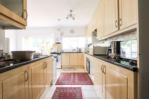 5 bedroom terraced house to rent, Somerset Road, Southall