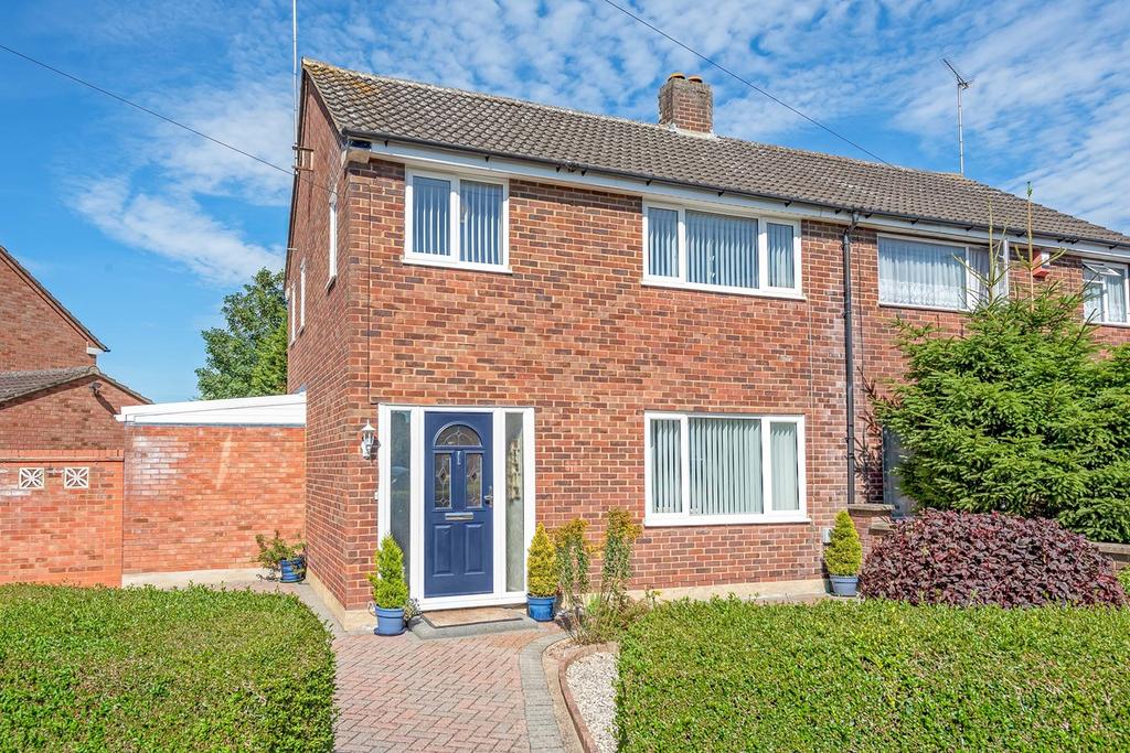 Epping Way, Luton, LU3 3 bed semidetached house £310,000