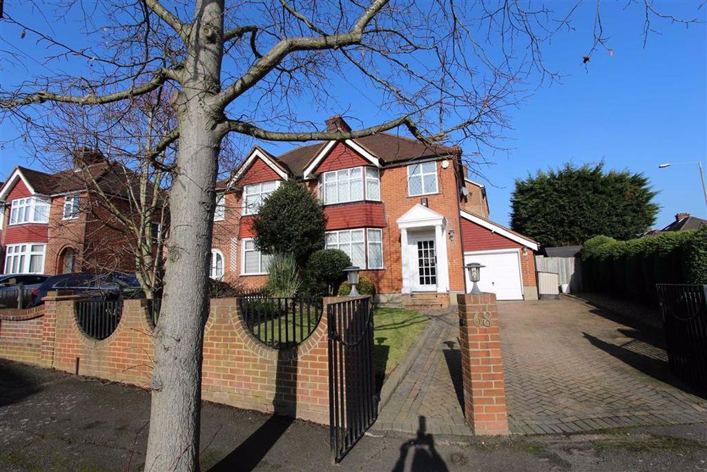 Roding View, Buckhurst Hill, Essex 3 bed semidetached house £2,200