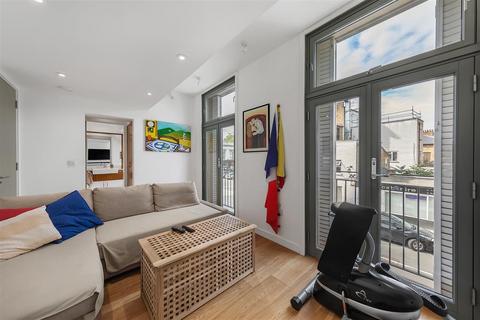 4 bedroom end of terrace house to rent, Biscay Road, W6