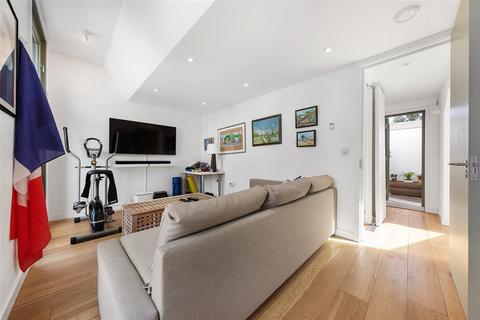 4 bedroom end of terrace house to rent, Biscay Road, W6