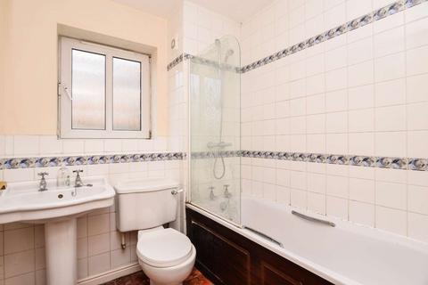 2 bedroom flat to rent, Millennium Drive, Isle Of Dogs, London