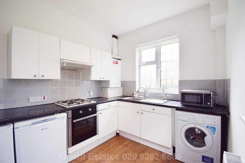 3 bedroom semi-detached house to rent, Newark Way, Hendon