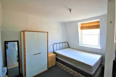 Studio to rent, Oriental Place, Brighton