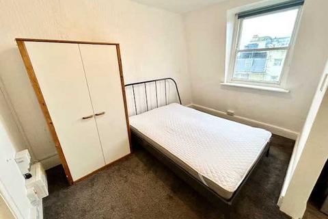 Studio to rent, Oriental Place, Brighton