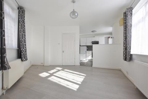 1 bedroom flat to rent, Leavesden Road, North Watford, WD24