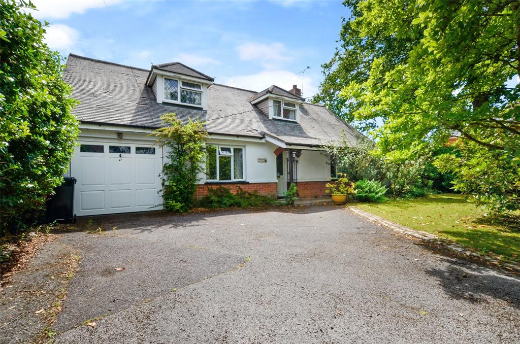 Oakhurst Road, West Moors, Ferndown, Dorset, BH22 4 bed bungalow £465,000