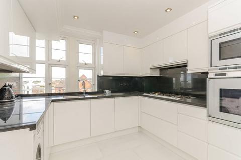 2 bedroom penthouse to rent, College Crescent, London NW3