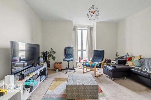 3 bedroom townhouse to rent, Gatton Road, Tooting Broadway SW17