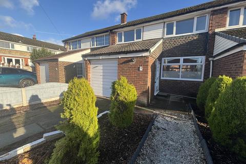 3 bedroom terraced house to rent, Sandygate Close, Swinton