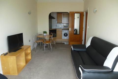 2 bedroom flat to rent, Fobney Street, Reading