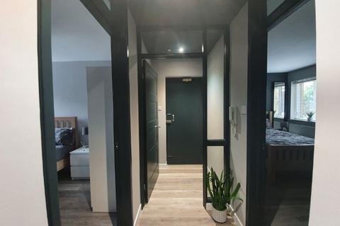2 bedroom flat to rent, Ferrara Square, Marina, Swansea. SA1 1UW