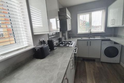 2 bedroom flat to rent, Ferrara Square, Marina, Swansea. SA1 1UW